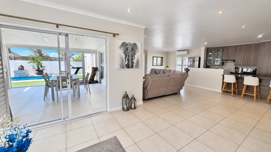 To Let 3 Bedroom Property for Rent in Sunningdale Western Cape